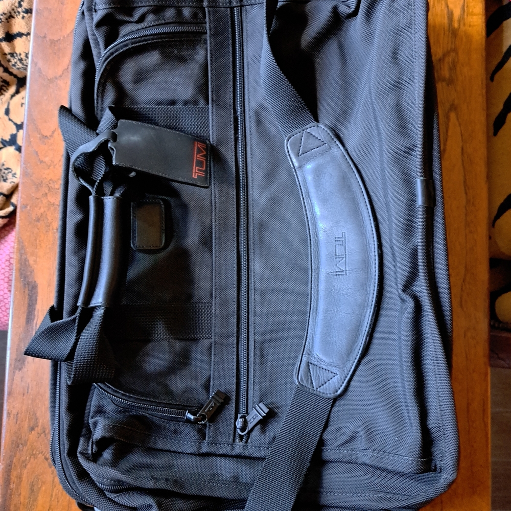 Tumi Black Duffel Bag Ergonomic Design Travel Essential
